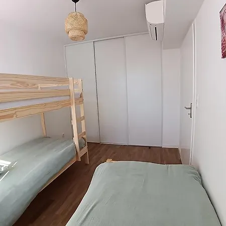 Ferienhaus New 4 House Ac 300 M From The 100 M From The Market *