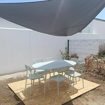 New 4 House Ac 300 M From The 100 M From The Market Ferienhaus *