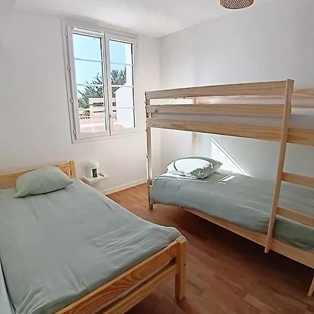 New 4 House Ac 300 M From The 100 M From The Market Ferienhaus *