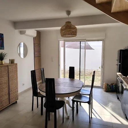 New 4 House Ac 300 M From The 100 M From The Market Ferienhaus *